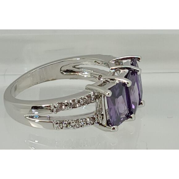 Vintage Ring Size 7.25 Silver Tone White Gold Plated Purple Sim Diamond CZ - Picture 5 of 10